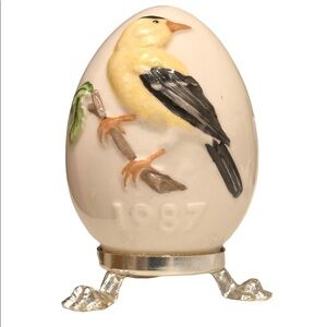 Vintage Goebel Egg w/Yellow Finch